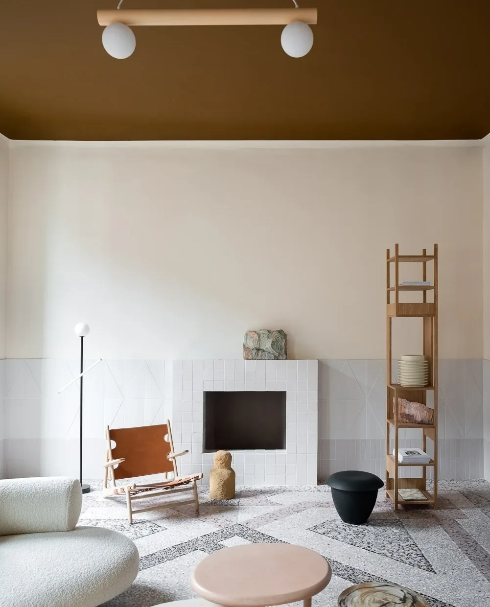 A Scandinavian design living room with a brown ceiling and white furniture.